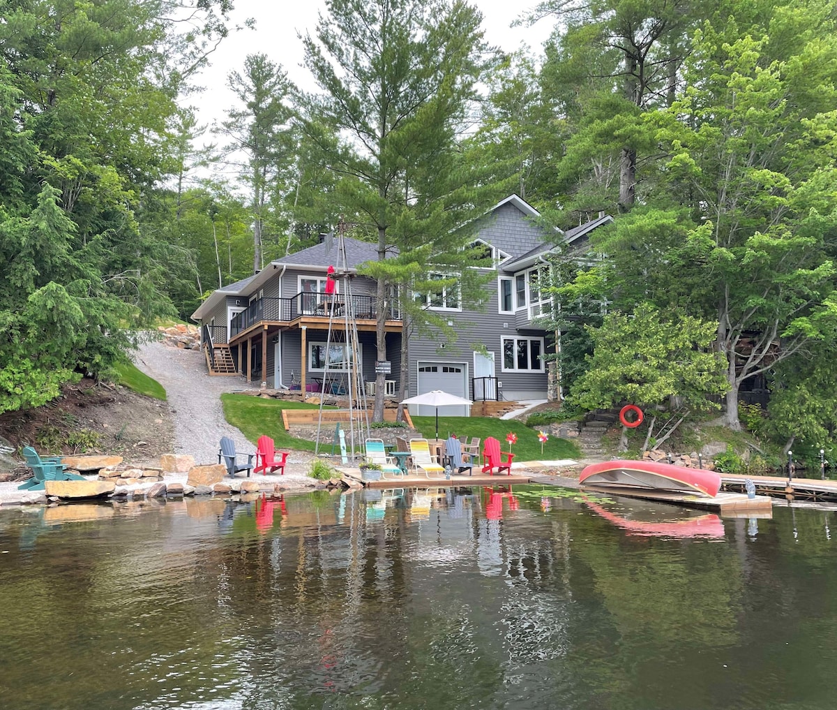 Room for 8! Riverfront - Canoe, Kayaks, BBQ