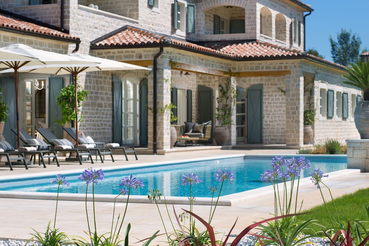 Beautiful Villa Nevia with private pool