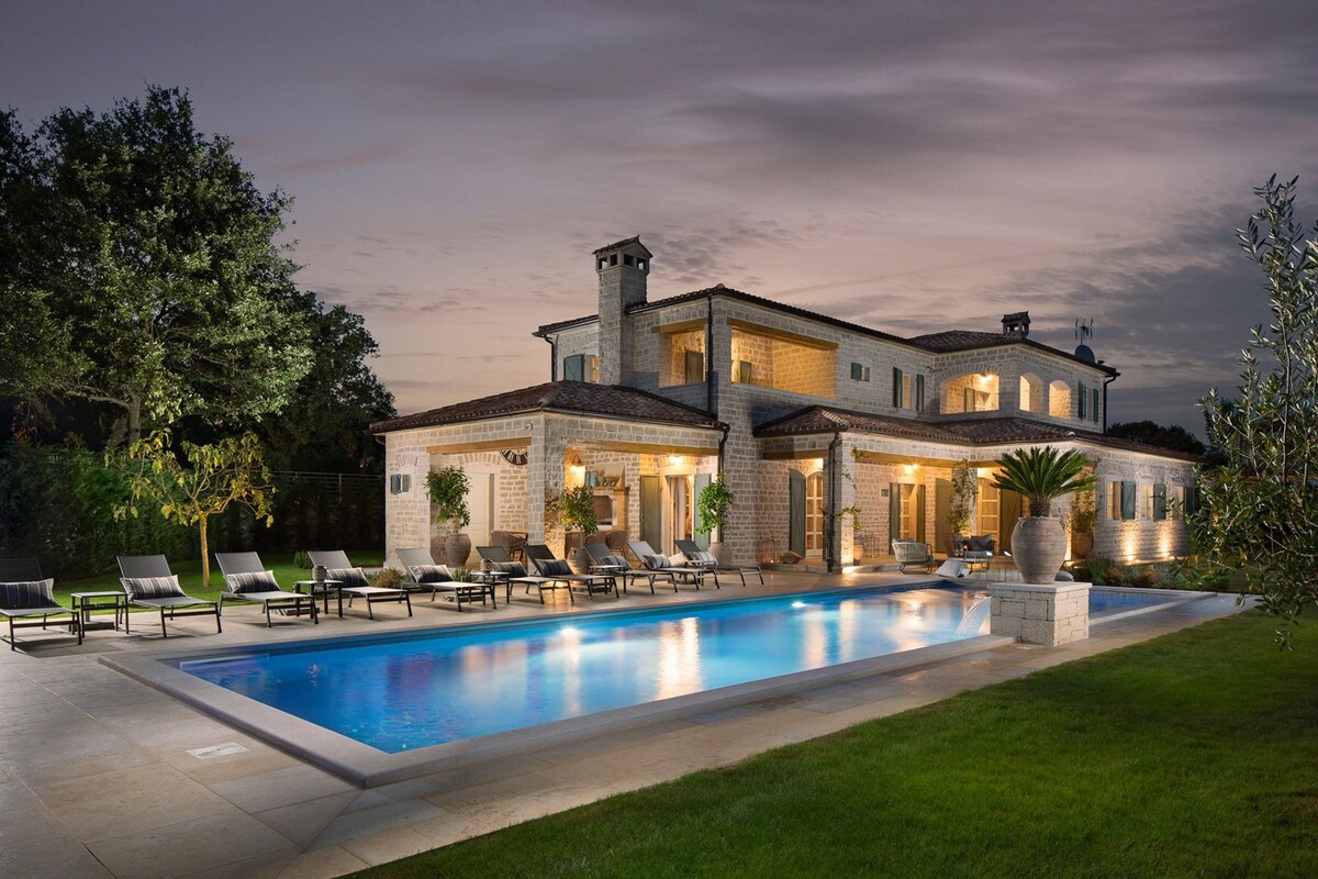 Beautiful Villa Nevia with private pool