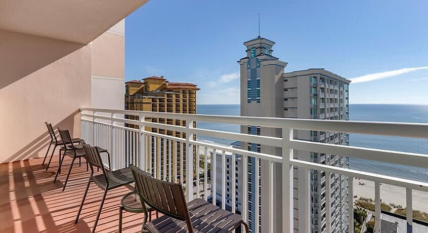 Carolina Grande Resort - 1BR Suite w/ Balcony