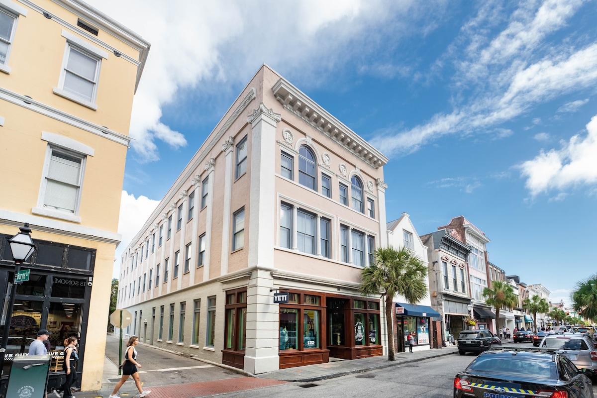 Heart of Charleston | King St Suite
