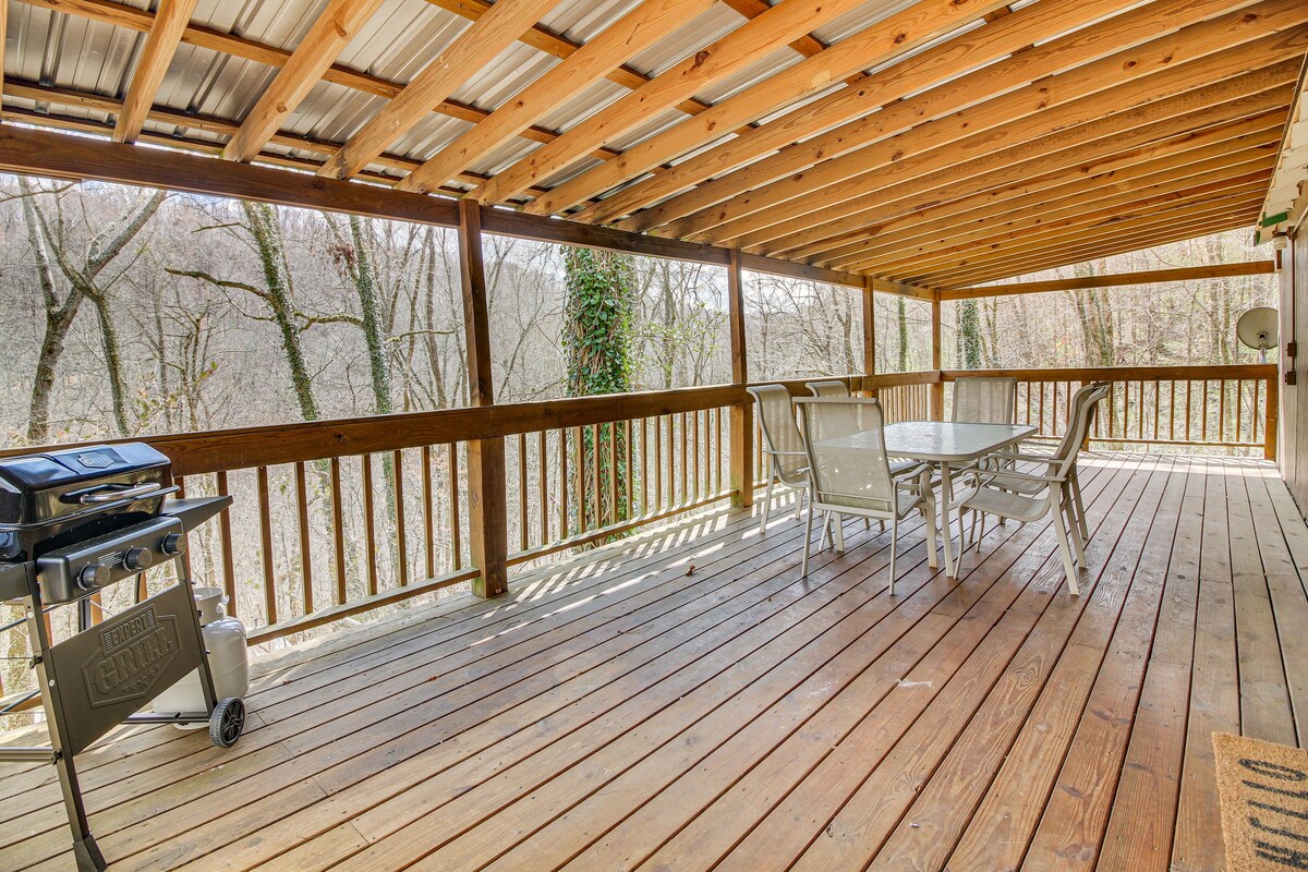 Family-Friendly Smithville Cabin: Game Room & Deck