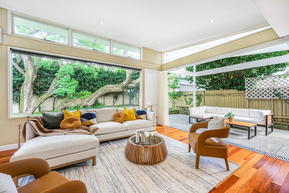 Family Oasis Beautiful 5BR Home in Chatswood