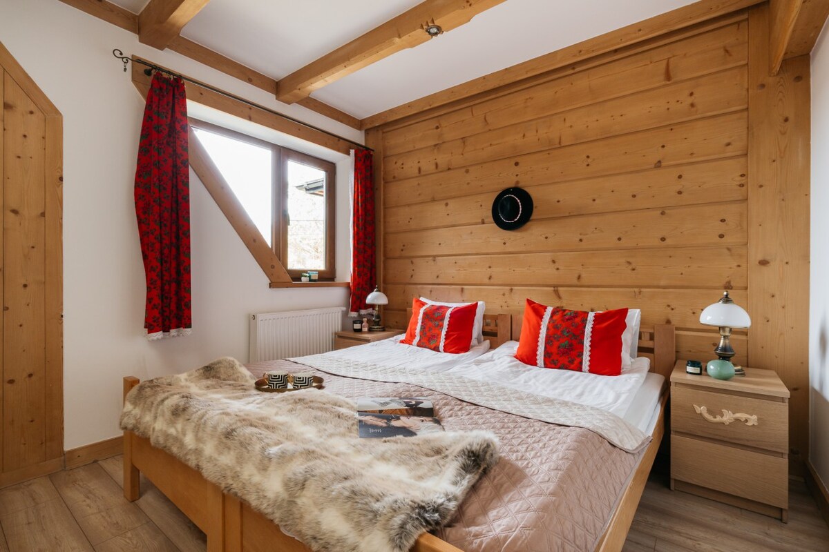 Two-bedroom mountain view apartment in Zakopane