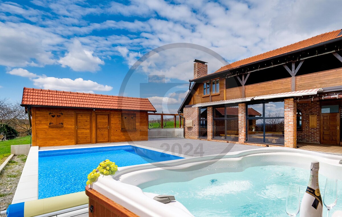Stunning home with outdoor swimming pool