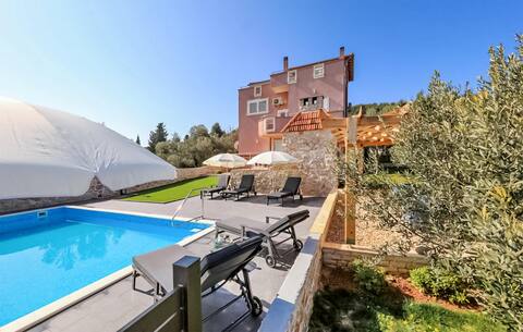 Stunning apartment in Dobropoljana with WiFi