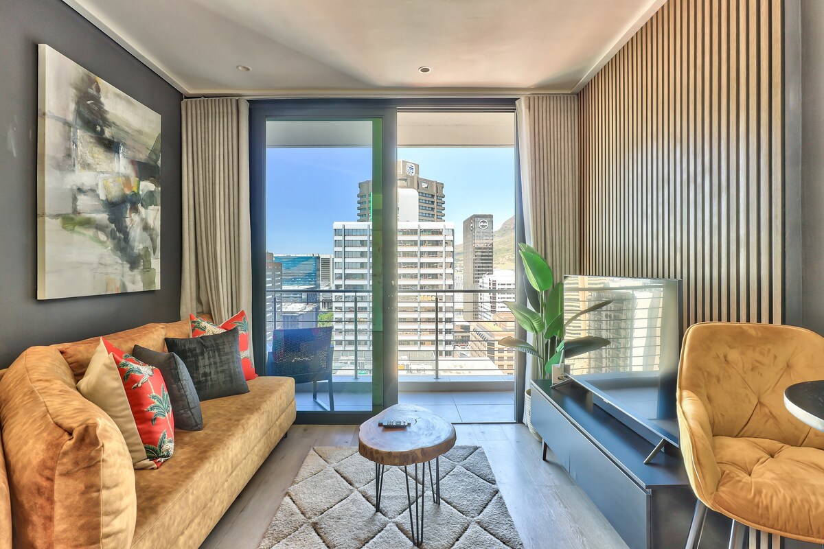 Decadent 1 Bed  with Balcony & Pool Deck