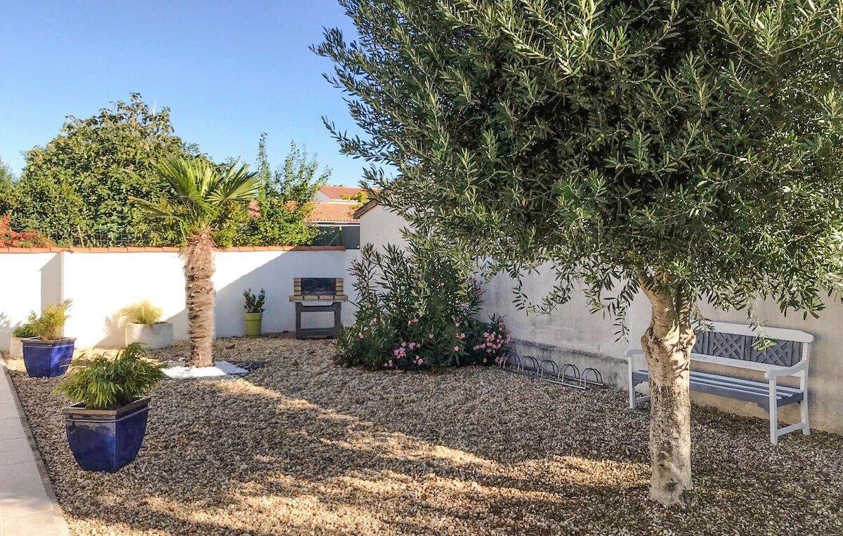 2 bedroom lovely home in Châtelaillon-Plage