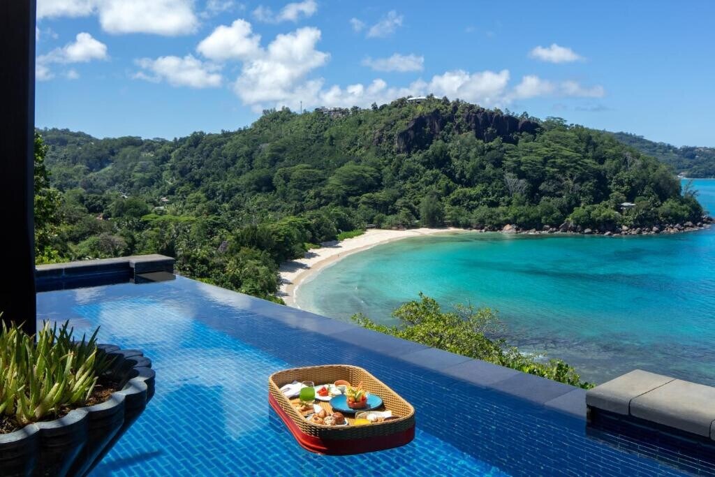 Beach Getaway! Ocean Views Villa! Infinity Pool