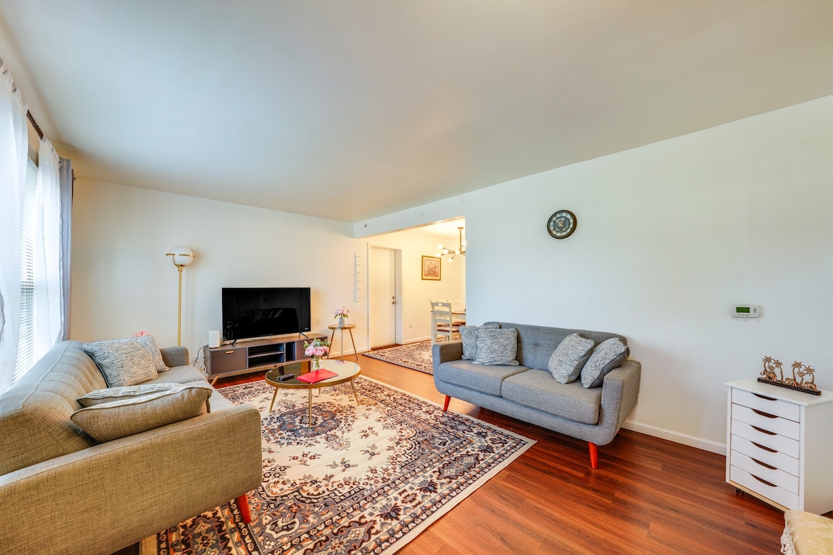 Cozy & Quiet Hanover Park Townhome!