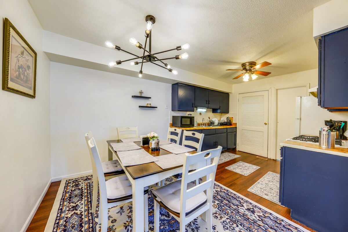 Cozy & Quiet Hanover Park Townhome!