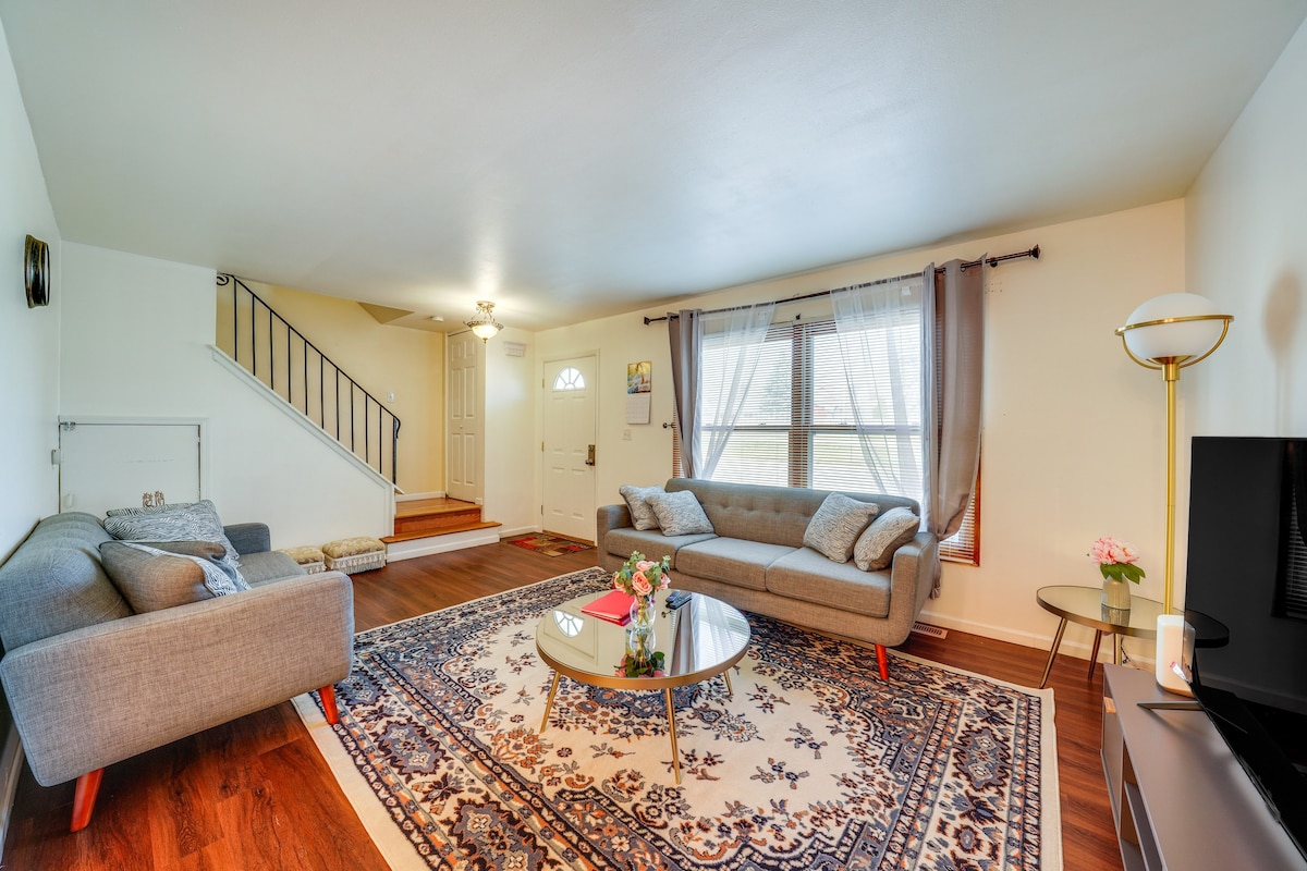 Cozy & Quiet Hanover Park Townhome!