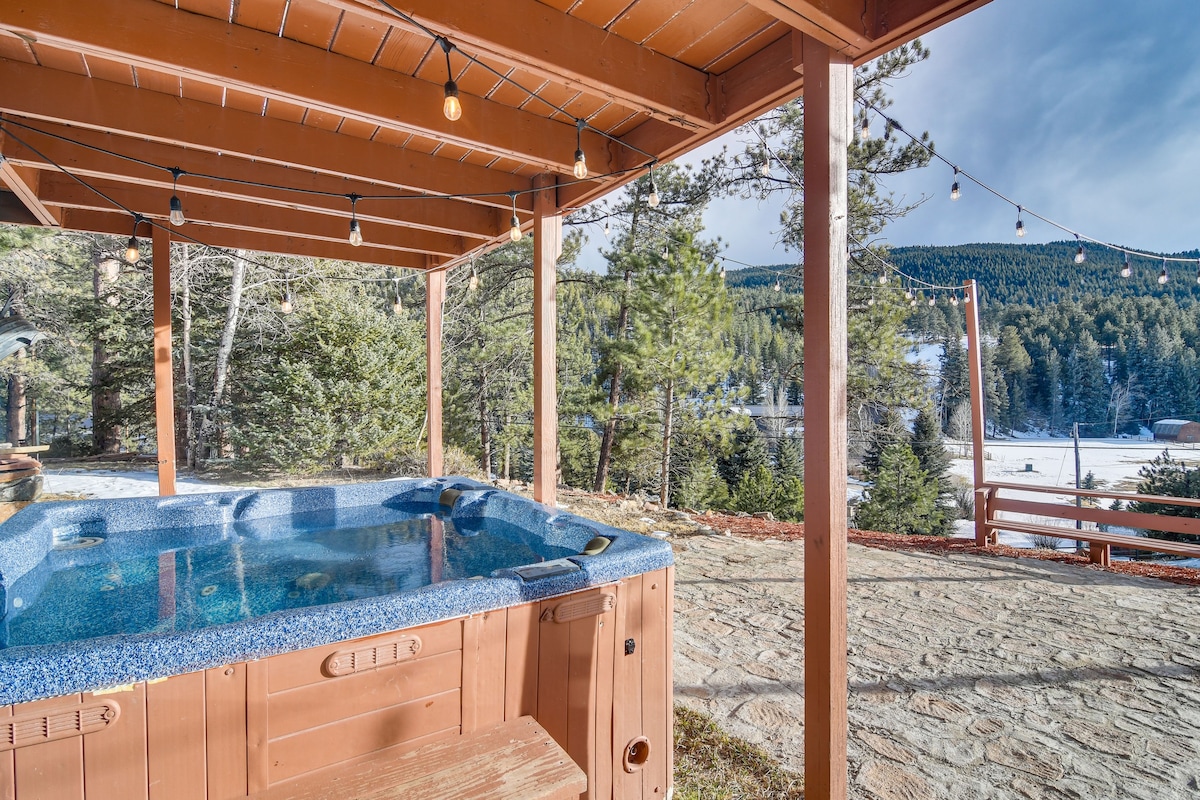 Large Family Retreat w/ Private Hot Tub & Deck
