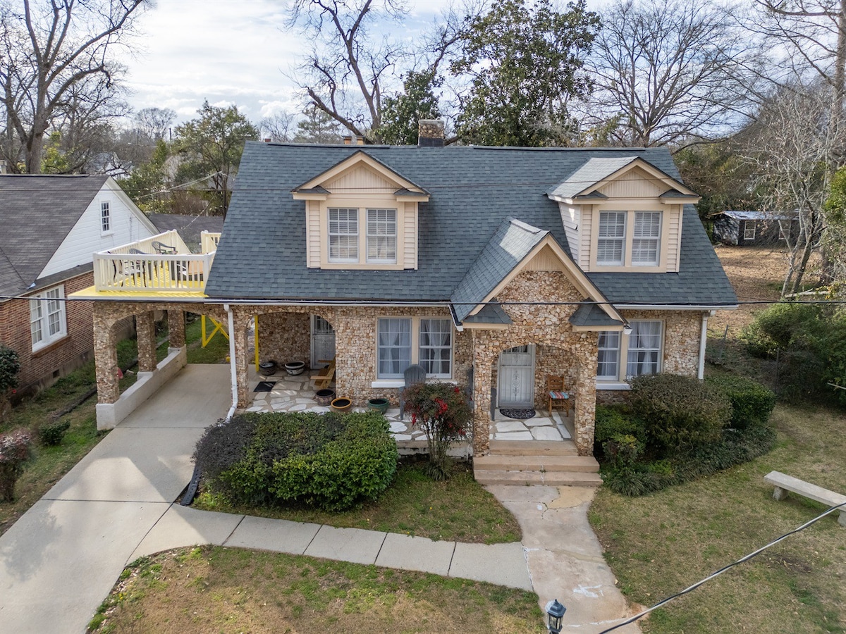 Within walking distance to downtown Wetumpka!