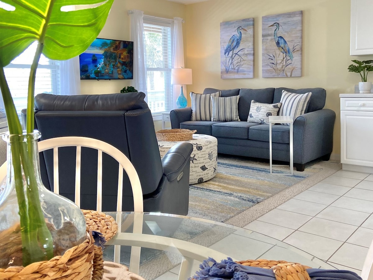 "So Close Coastal Condo" + Dog Friendly!