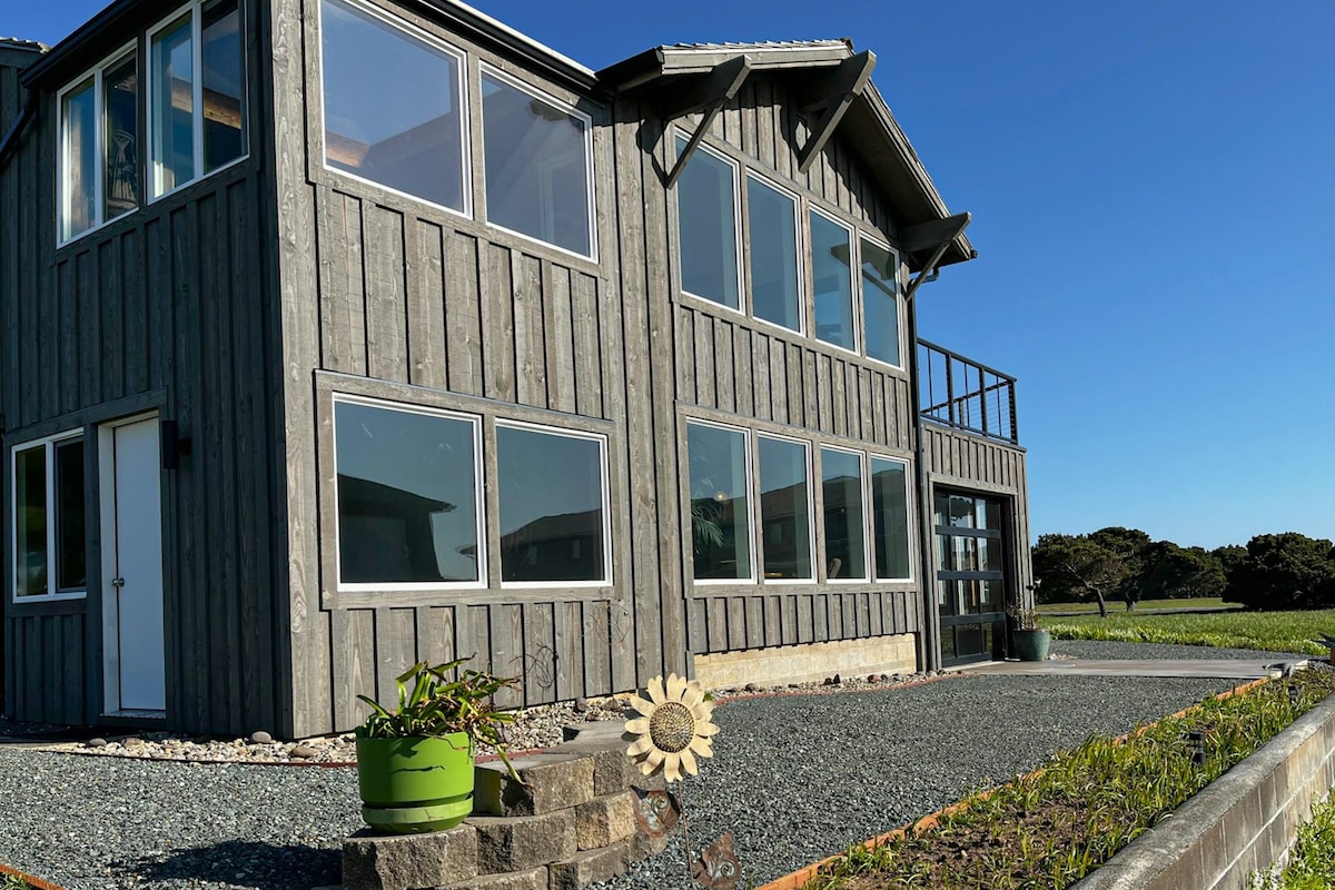 3BR funky beach house with ocean views & grill