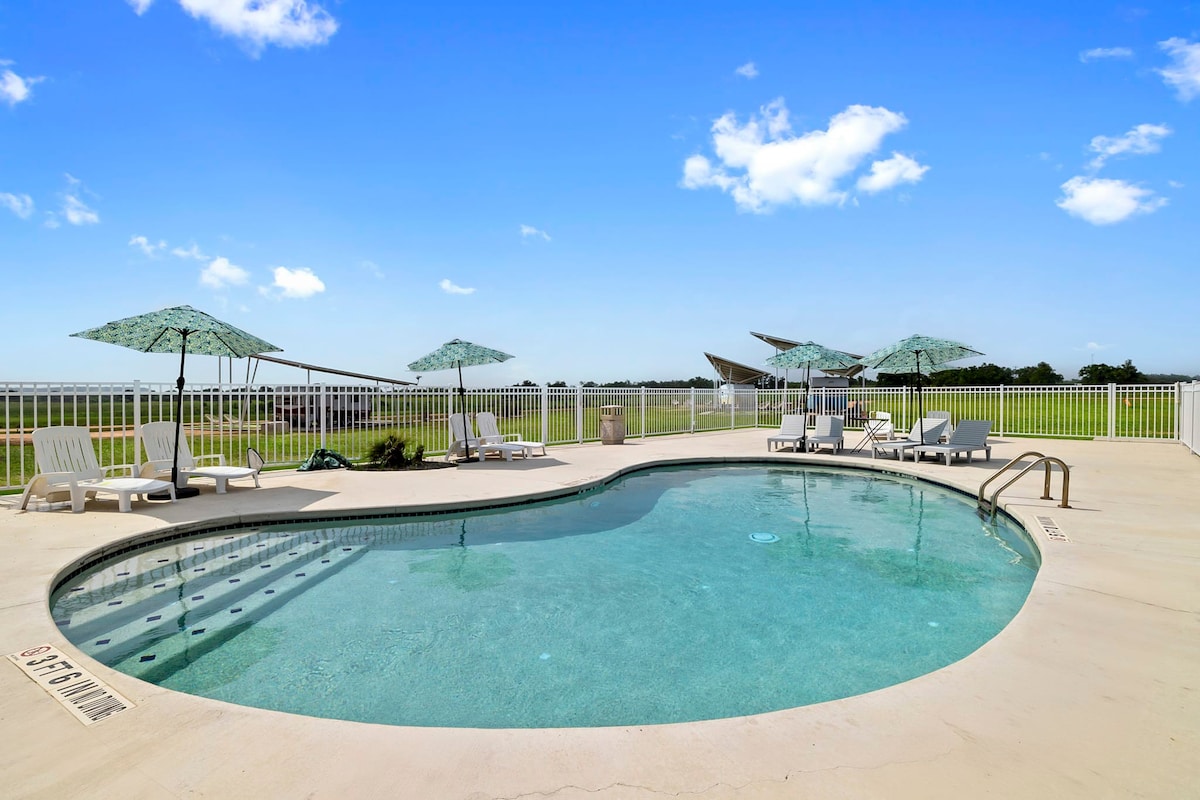 Blue Skies Retro Resort Pool|Fireplace