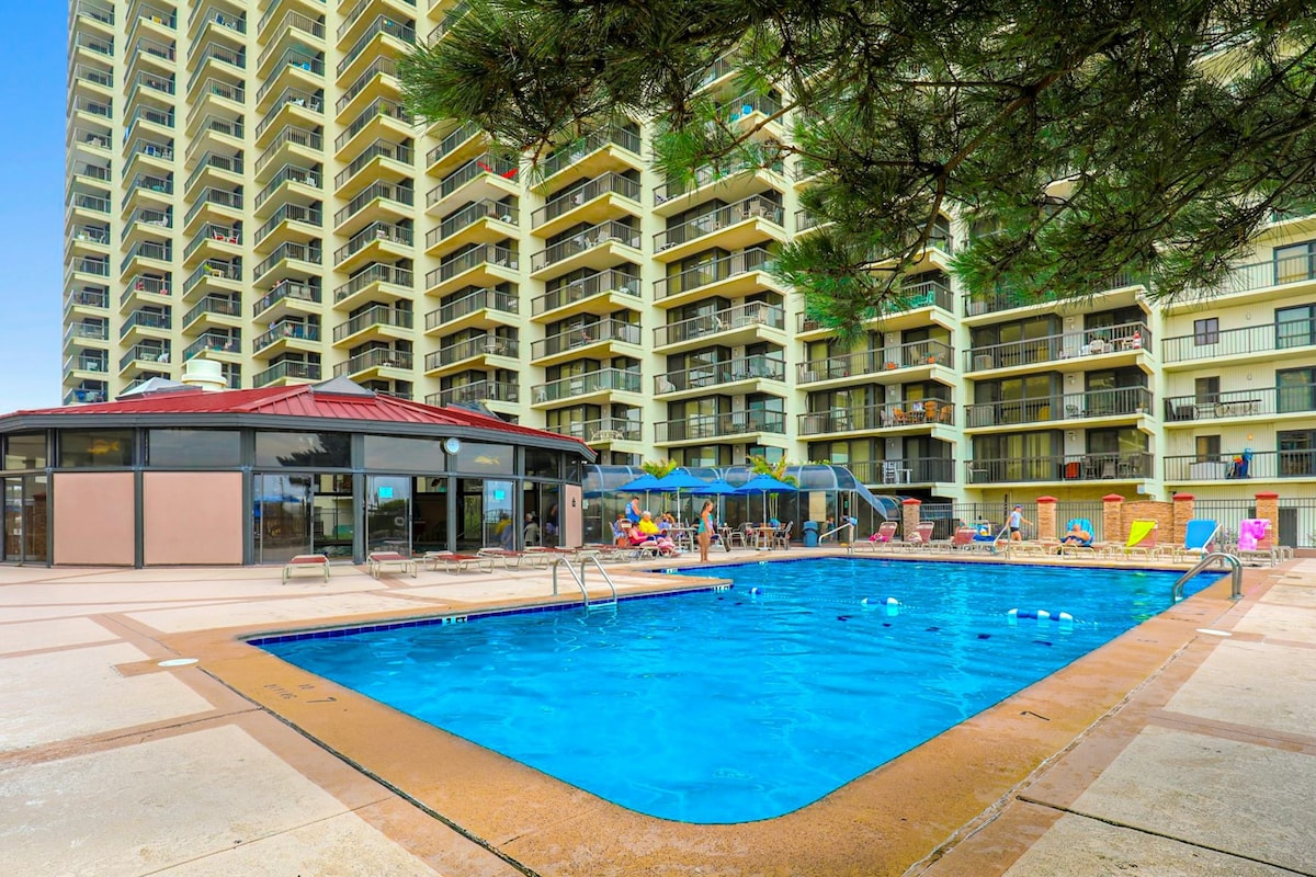 4BR oceanfront penthouse with resort amenities