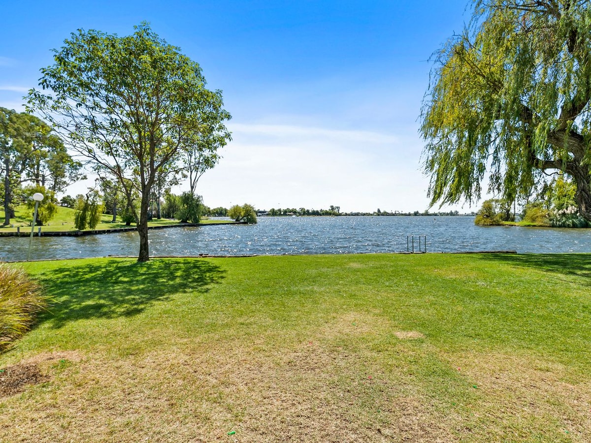 Yarrawonga Lakeside Apartment  23