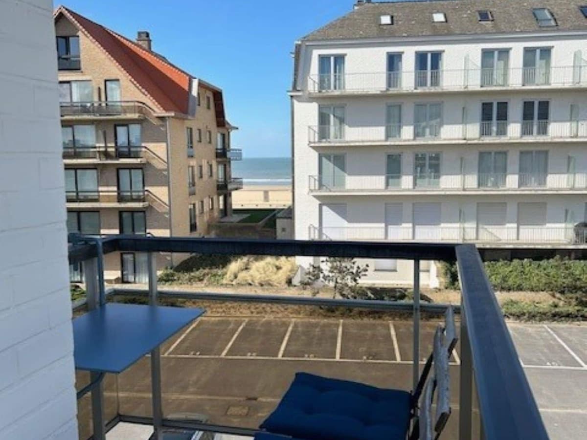 Apartment located close to the beach