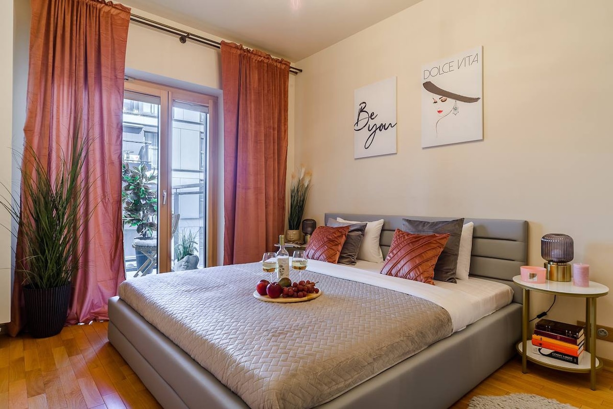 4-room apartment in Mennica Residence