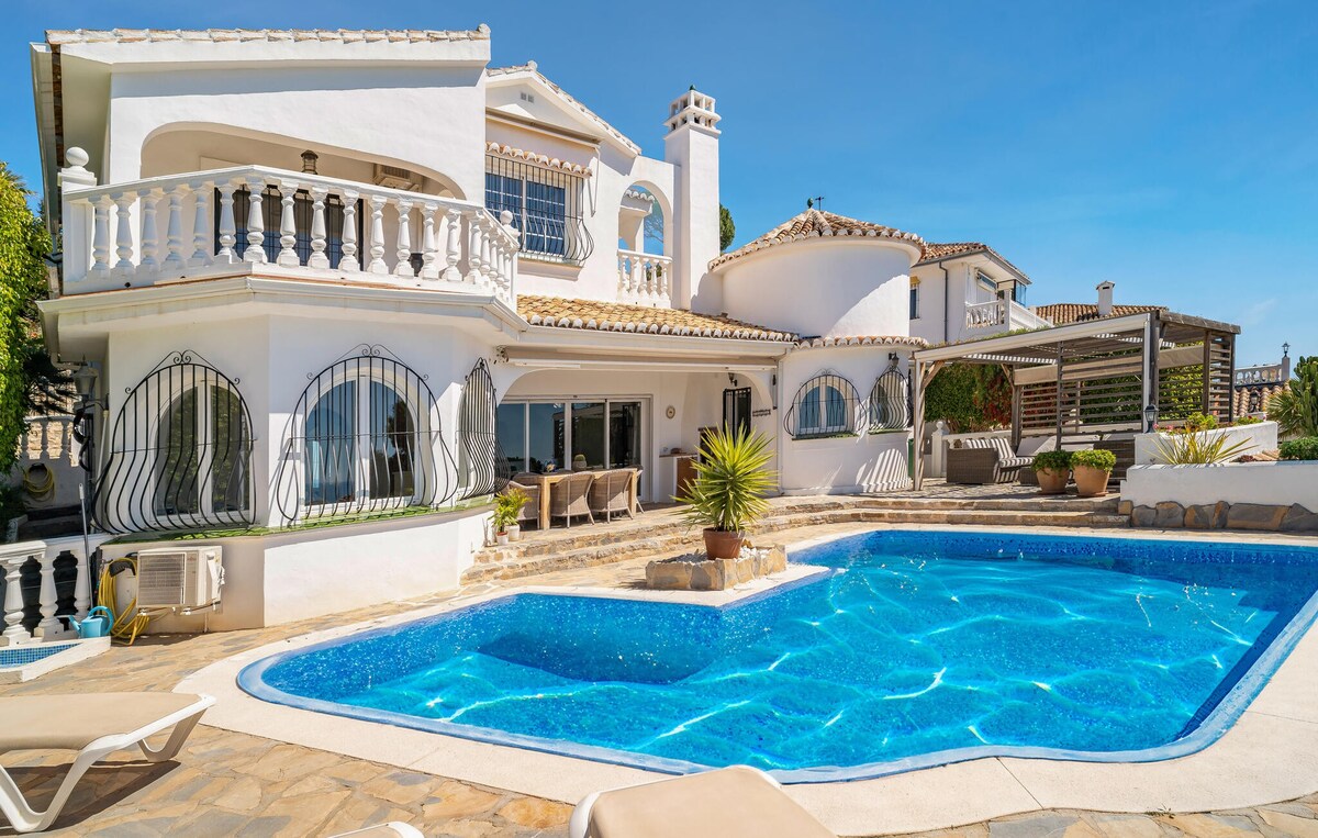 Awesome home in Mijas with swimming pool