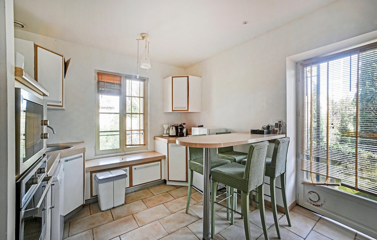 2 bedroom lovely apartment in Nîmes