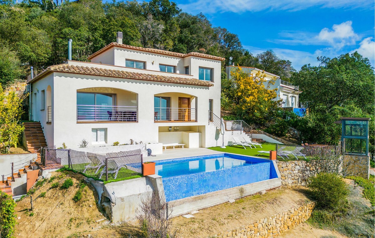 4 bedroom beautiful home in Santa Cristina d'Aro