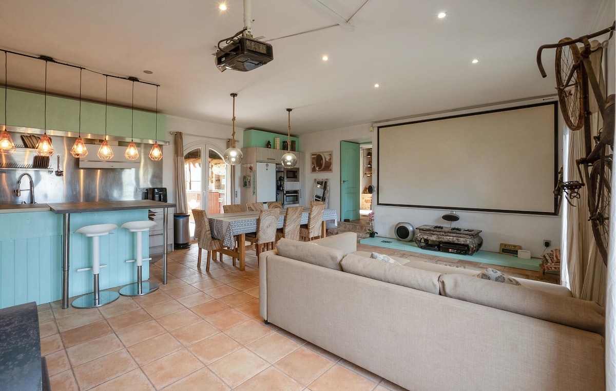 Awesome home in Ses Salines with kitchen