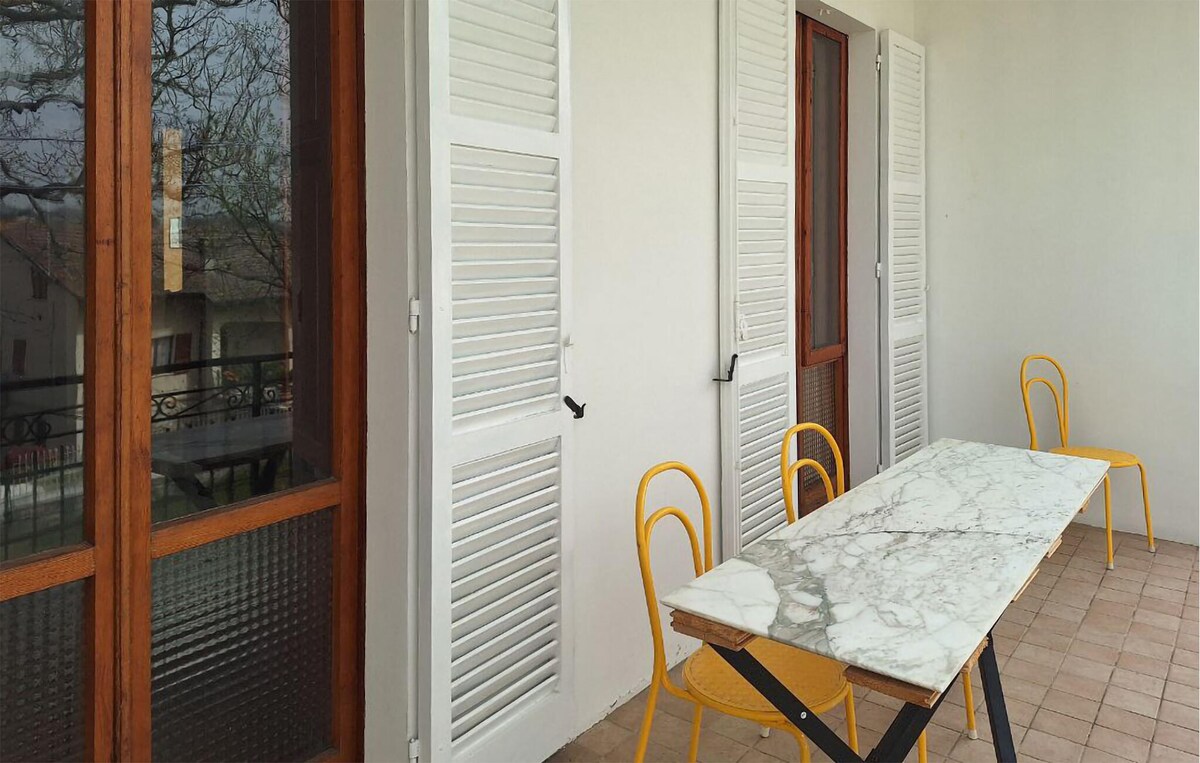 4 bedroom lovely apartment in Montefelcino