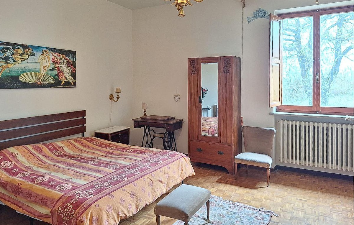 4 bedroom lovely apartment in Montefelcino