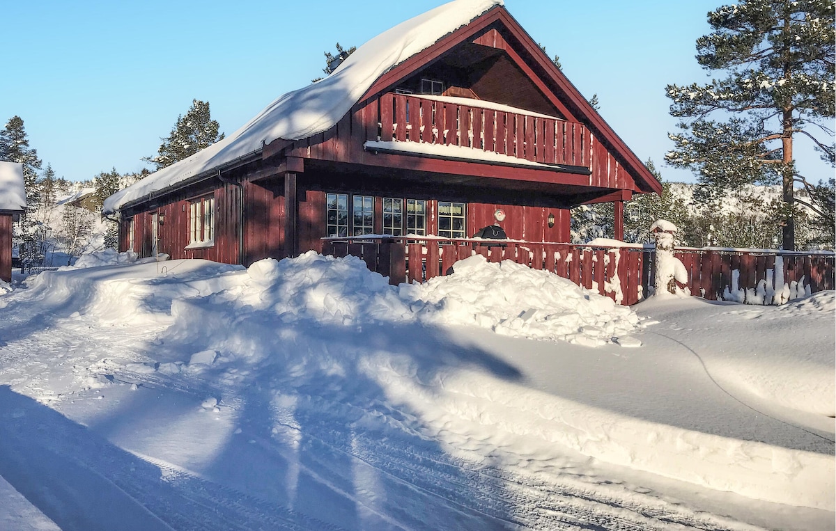 Lovely home in Treungen with sauna