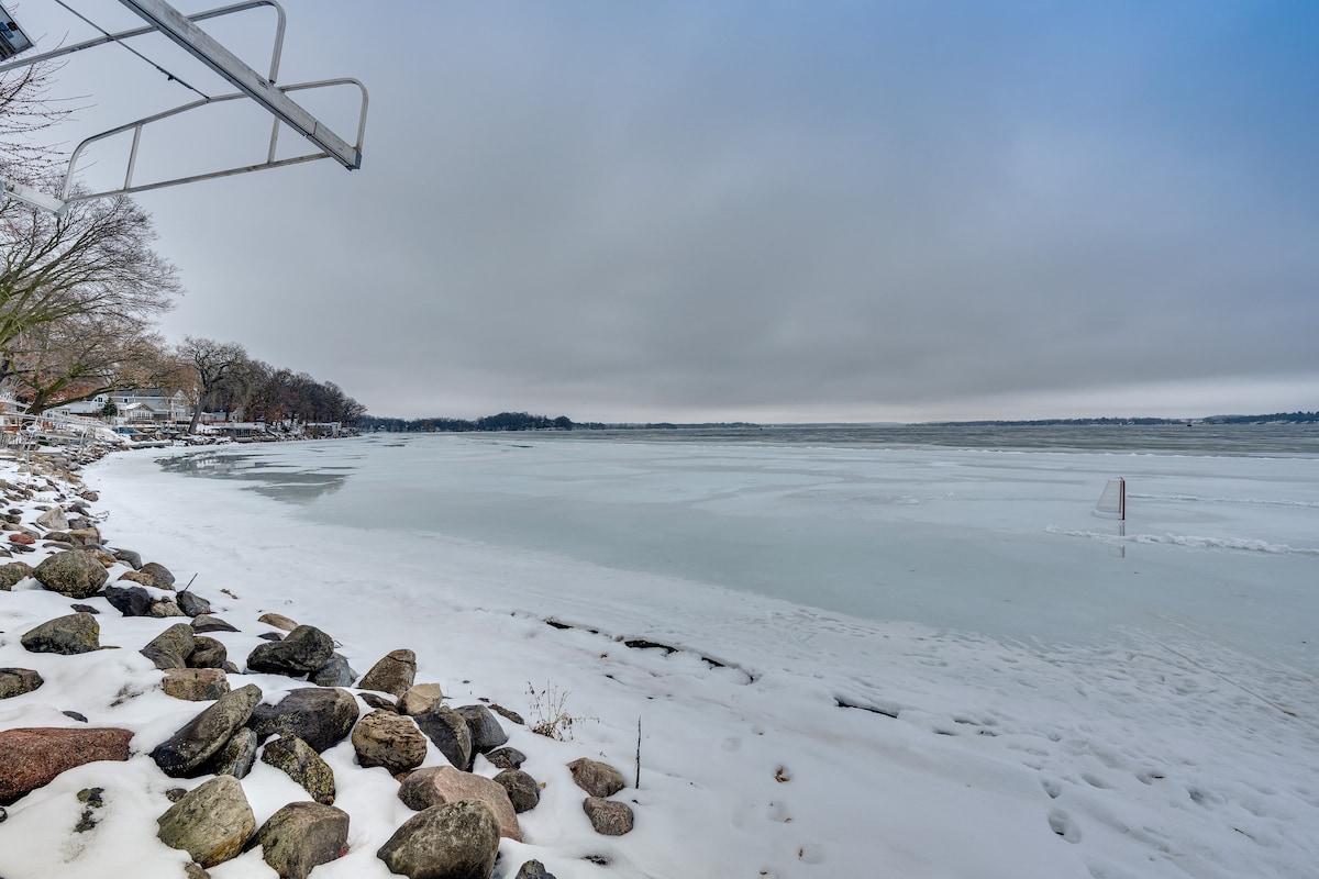 Family-Friendly Lake Waubesa Home: Boat + Swim!