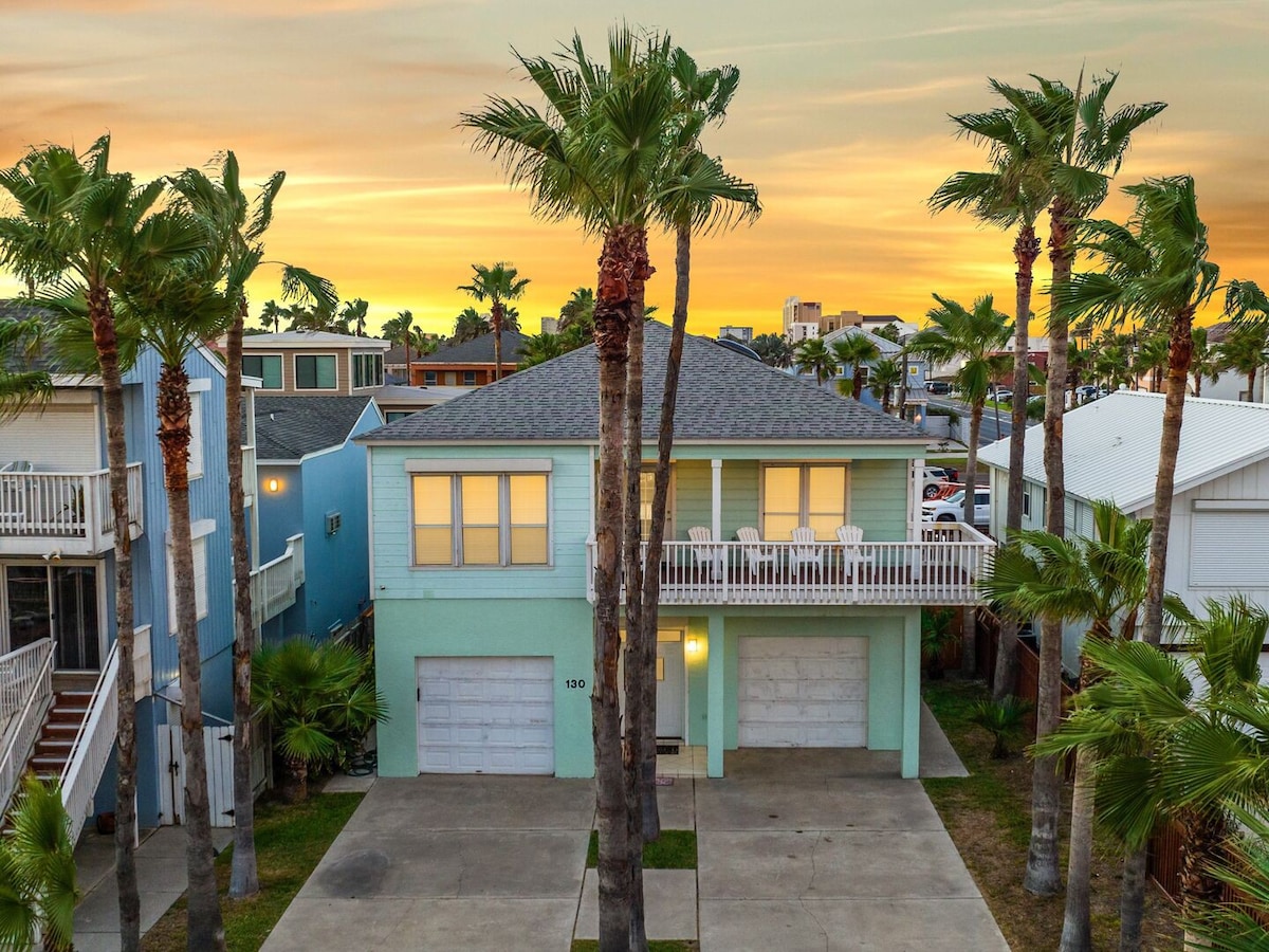 It's That Close! 60 Seconds to Beach Access w/Pool