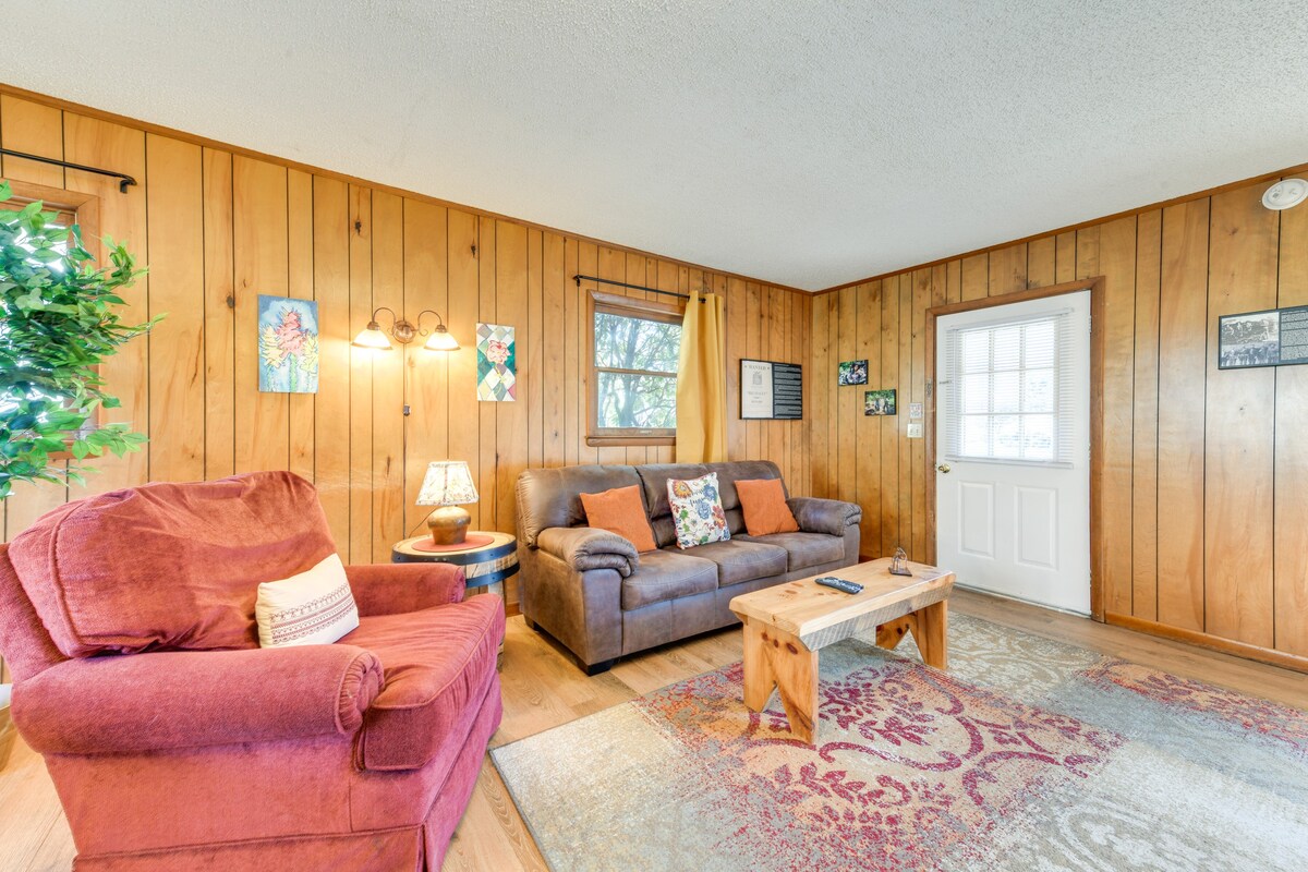 Pet-Friendly Maggie Valley Studio Near Nat’l Park