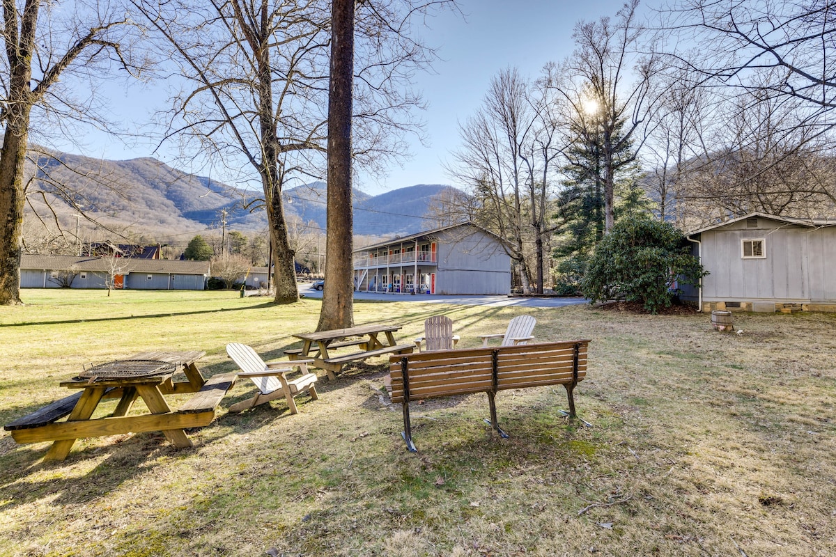 Maggie Valley Studio Cabin ~ 14 Mi to Nat’l Park