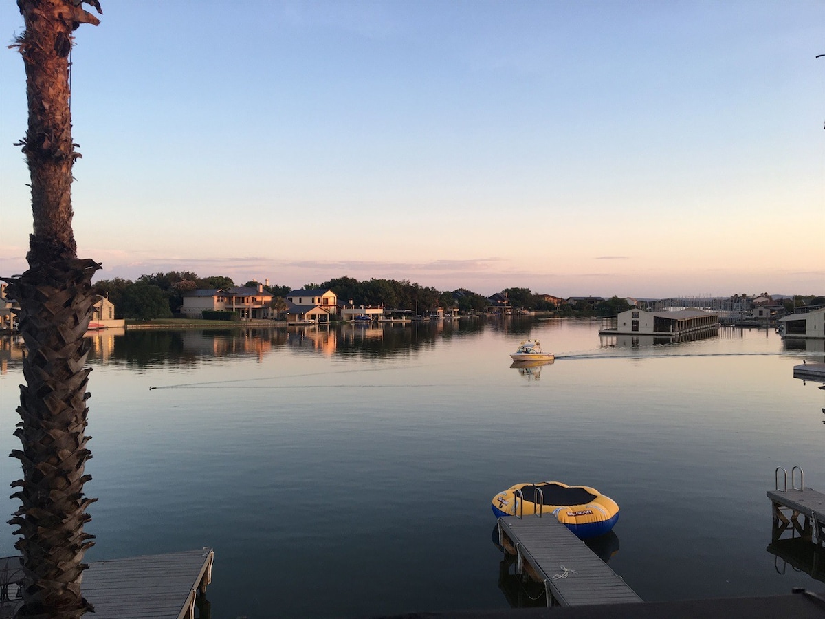 Lakefront | Boatslip | SUP/Kayaks | Wi-Fi | King