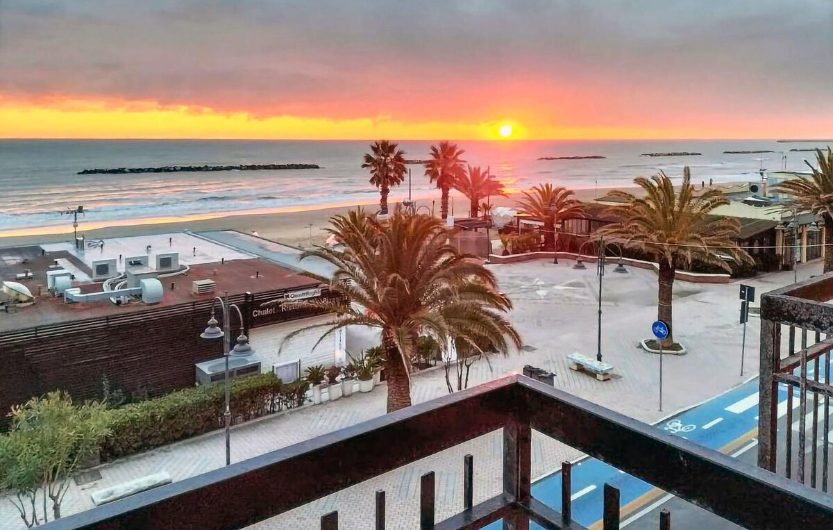 Stunning apartment with house sea view