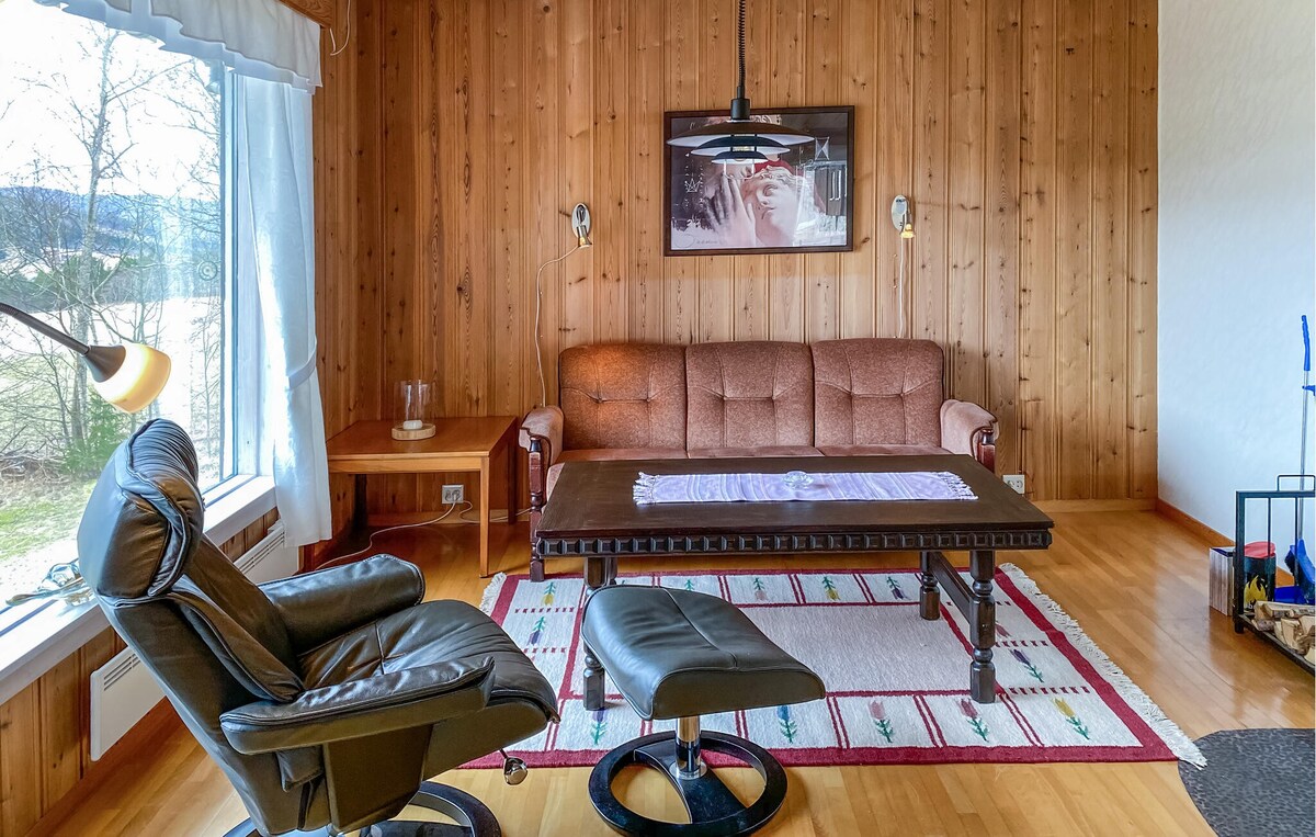 Beautiful apartment in Eidsvåg i Romsdal with WiFi