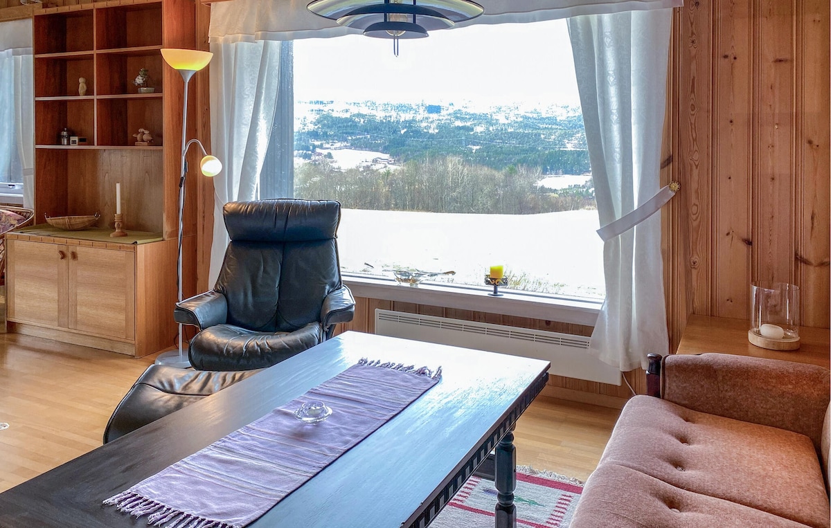 Beautiful apartment in Eidsvåg i Romsdal with WiFi