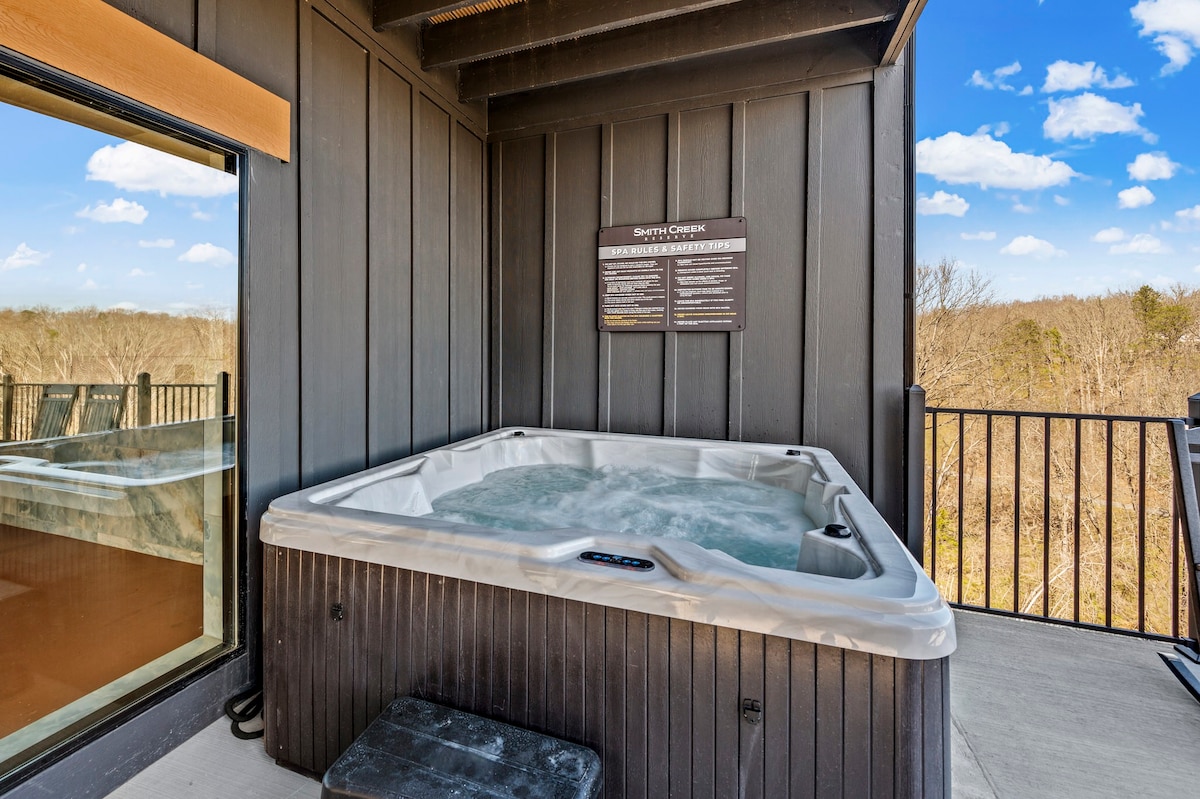 Luxurious 5BD Lodge w/ POOL! Hot Tub + Game Room!