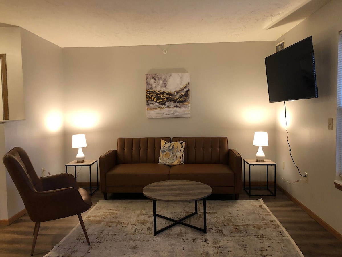 Furnished 3 Bedroom in Bloomington