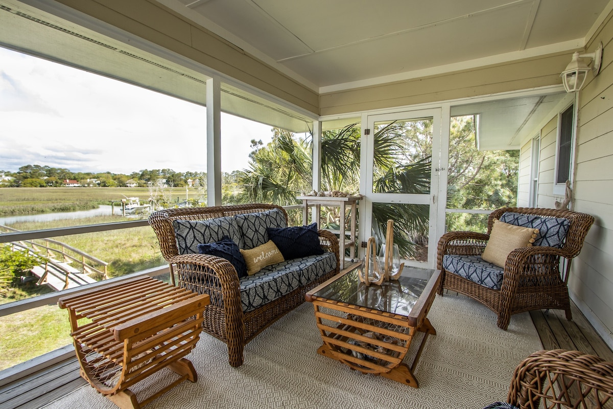 475 Tarpon Blvd - Resort Access Included!