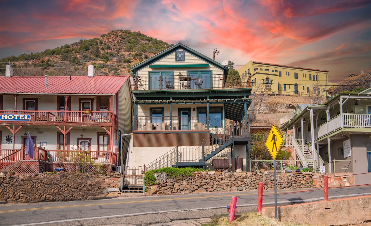 Mrs. Garcia's Bungalow W/ Captivating Views