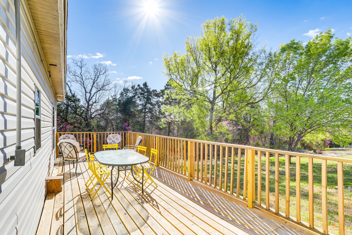 Arkansas Cabin w/ Deck < 1 Mi to Norfork Lake