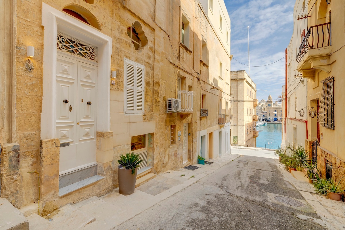 Charming Maltese Townhouse in Senglea