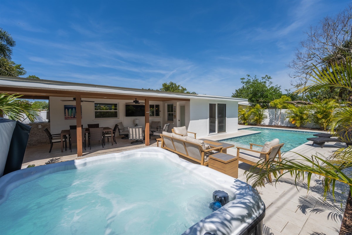 Sarasota Pool Home| Hot-tub| 2-miles to Siesta