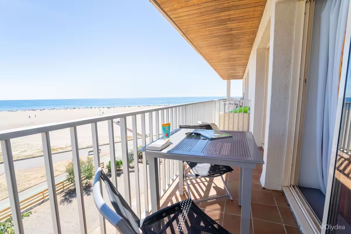Pet-Friendly Beachfront Stay w/ Kitchen & Balcony