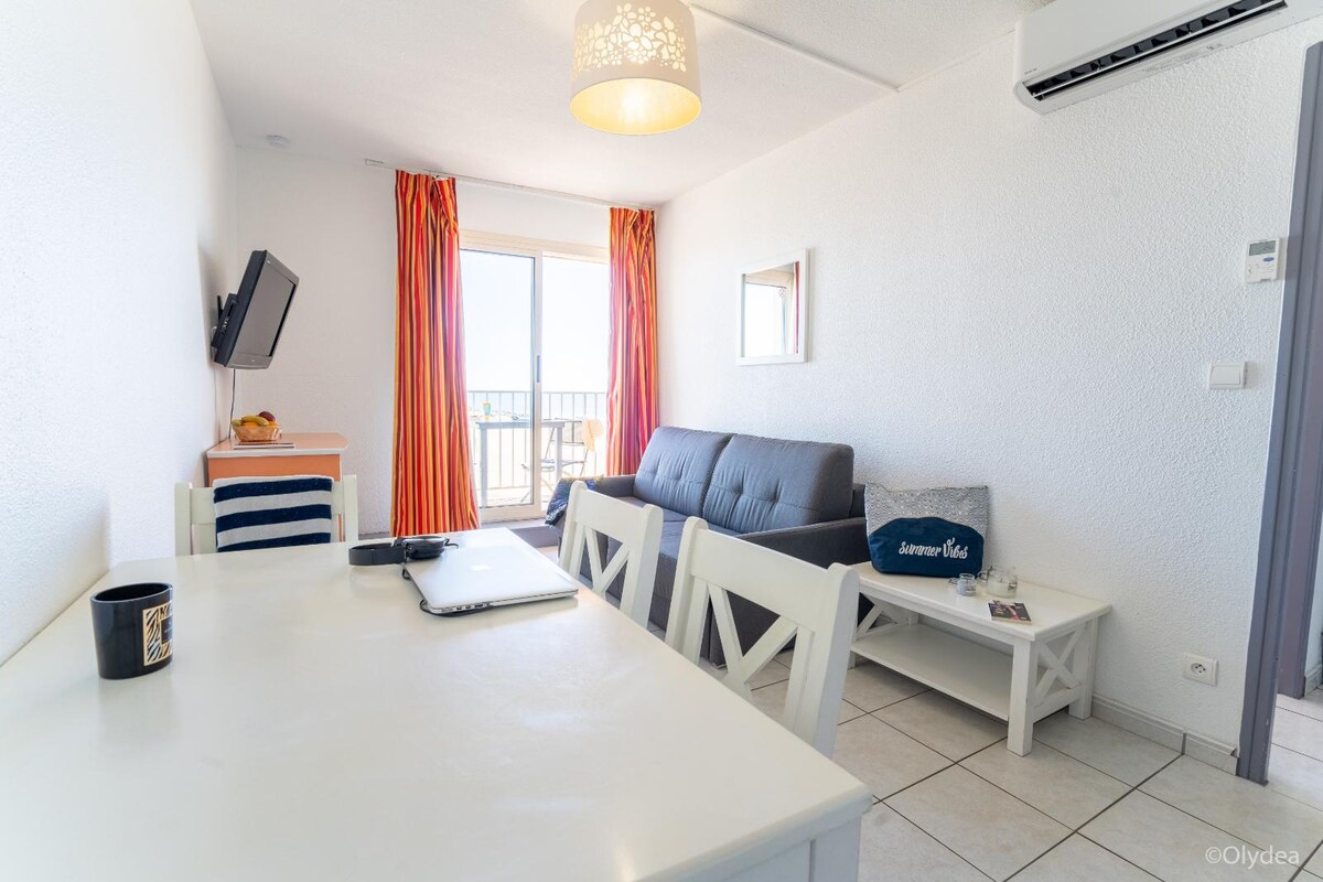 Pet-Friendly Beachfront Stay w/ Kitchen & Balcony