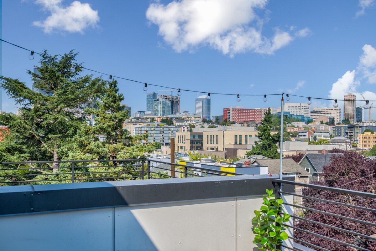 Cozy 2BR | Skyline View | Sunlit | City |  Parking